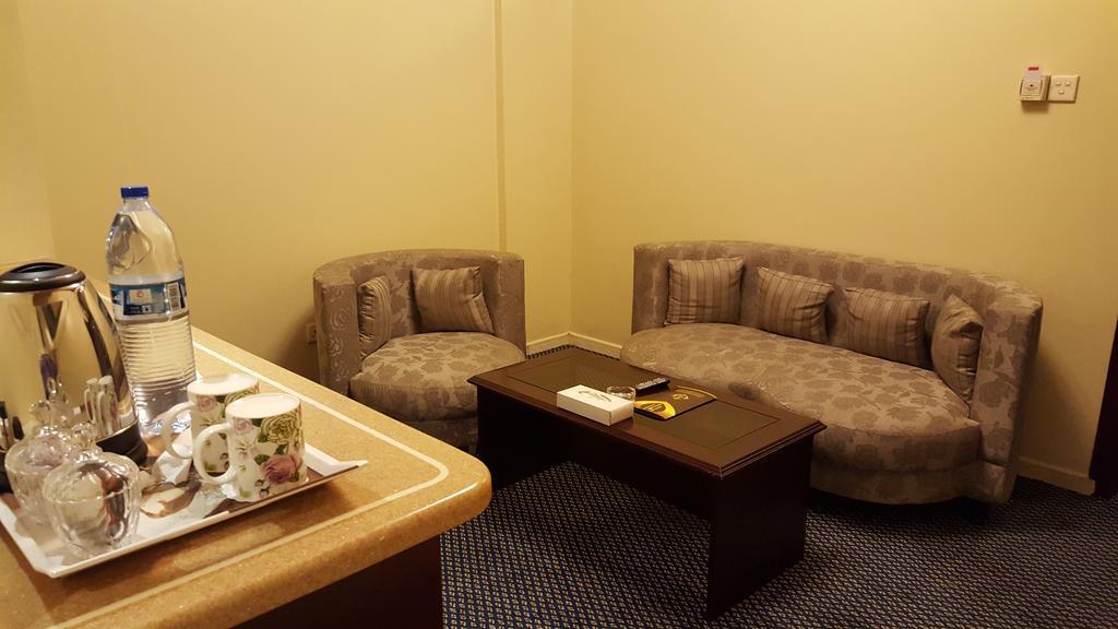 שארג'ה Al Bustan Hotel מראה חיצוני תמונה