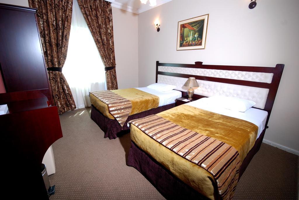 שארג'ה Al Bustan Hotel מראה חיצוני תמונה