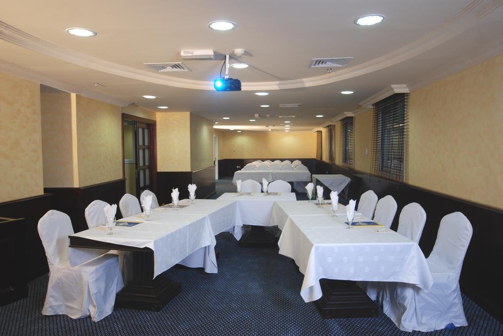 שארג'ה Al Bustan Hotel מראה חיצוני תמונה
