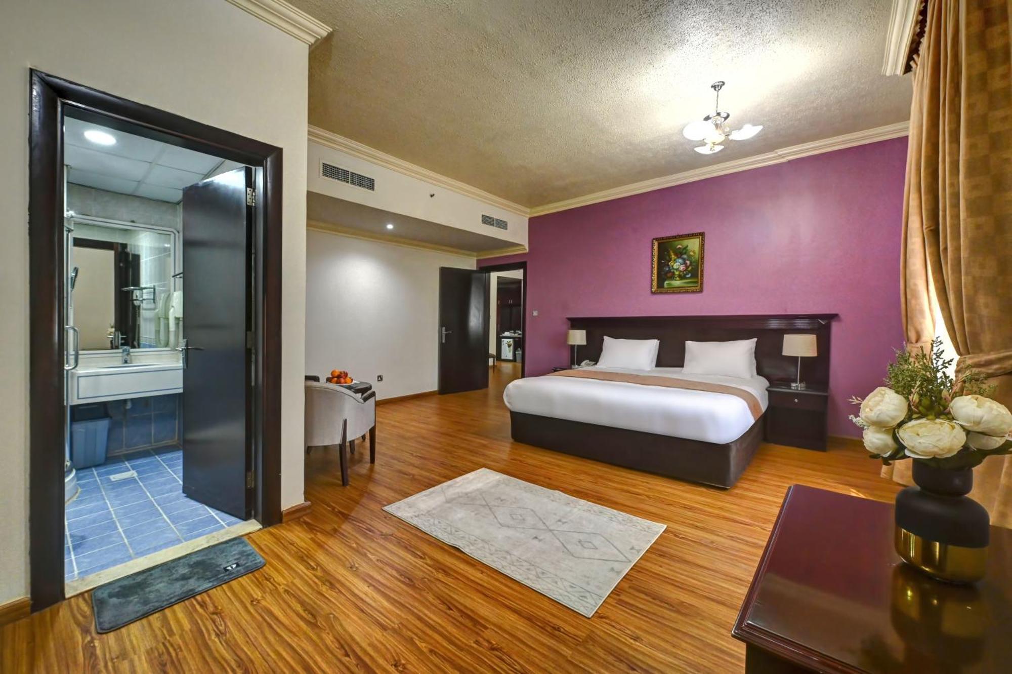 שארג'ה Al Bustan Hotel מראה חיצוני תמונה