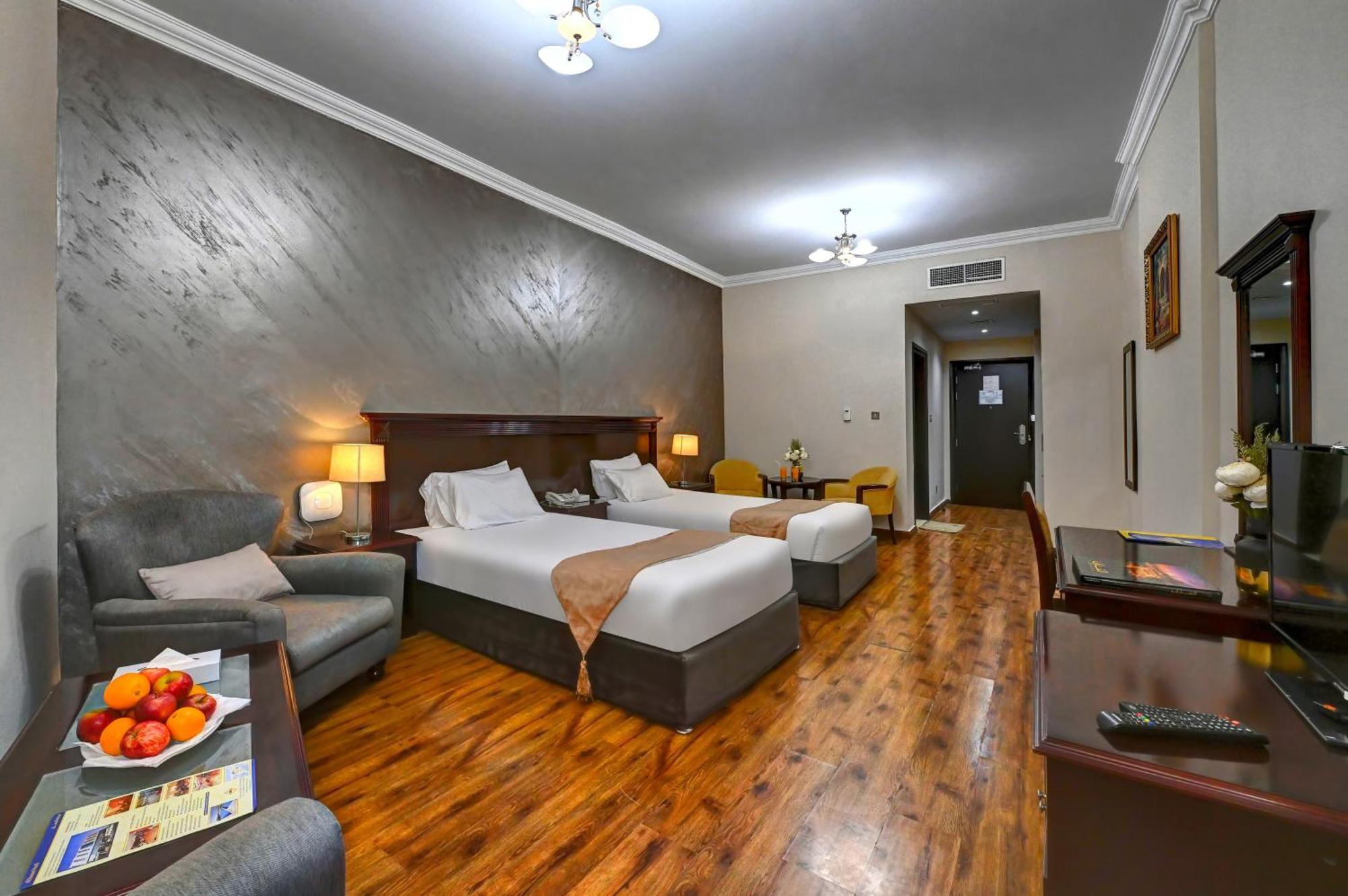 שארג'ה Al Bustan Hotel מראה חיצוני תמונה