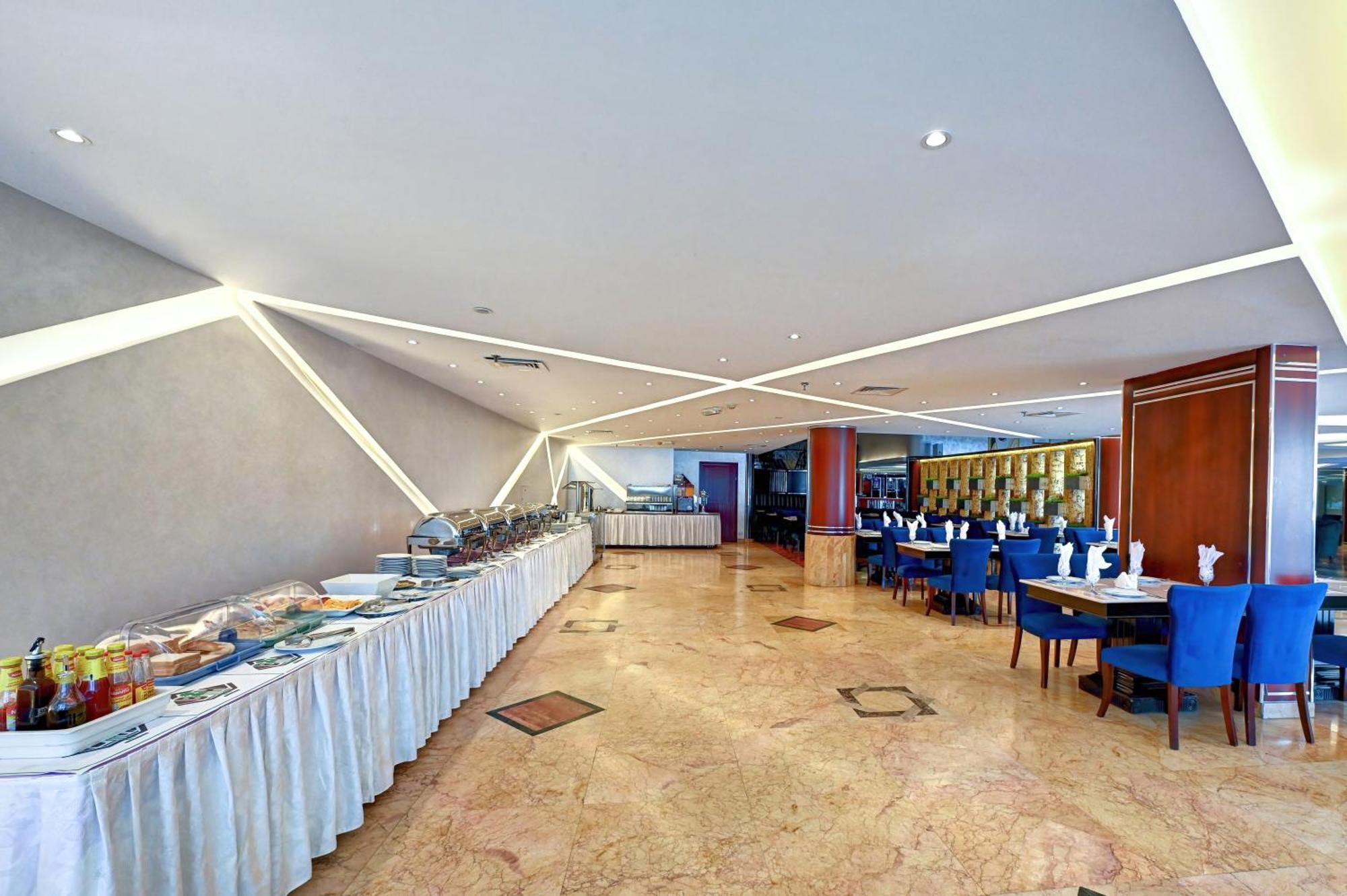 שארג'ה Al Bustan Hotel מראה חיצוני תמונה