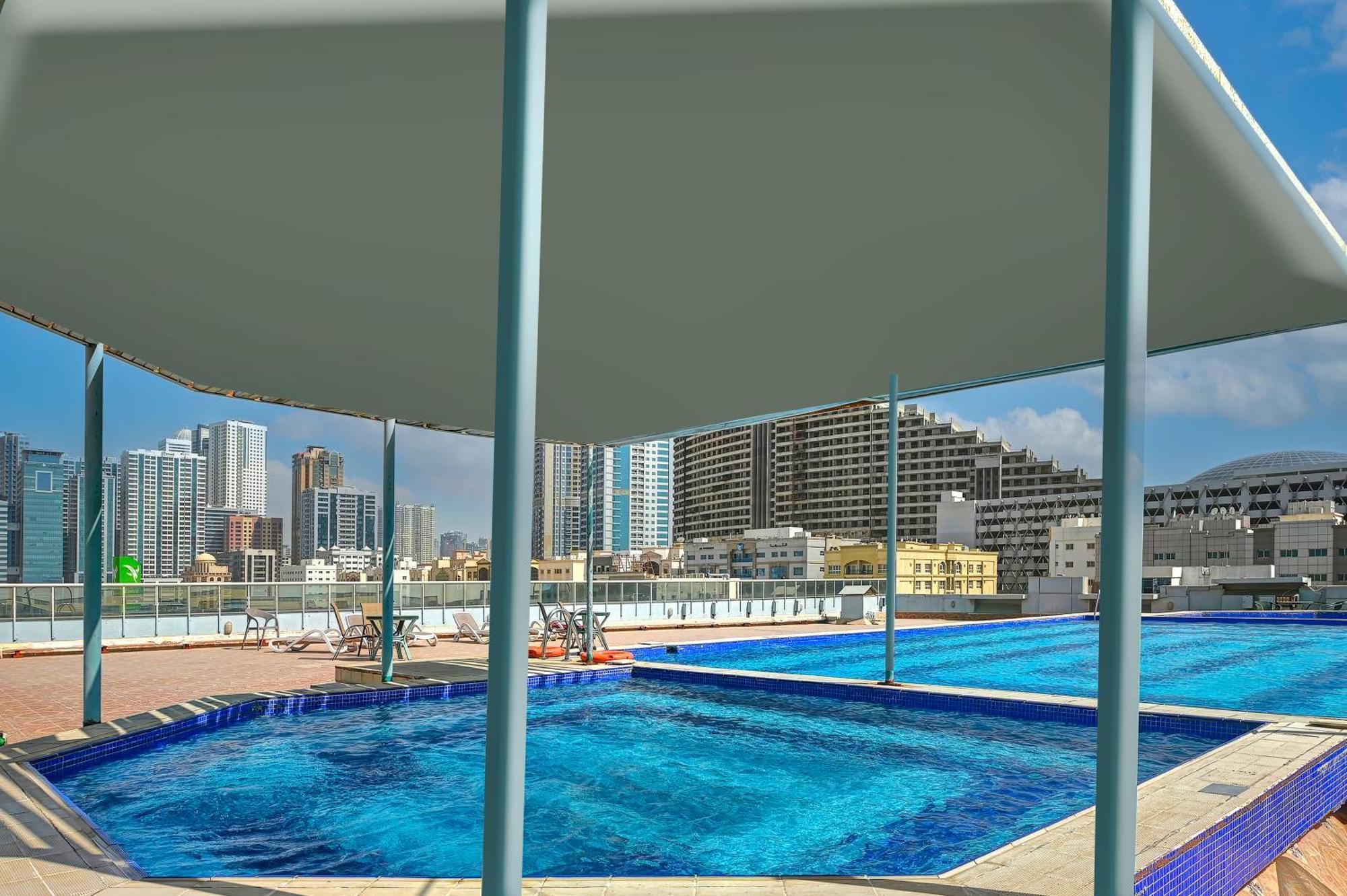 שארג'ה Al Bustan Hotel מראה חיצוני תמונה