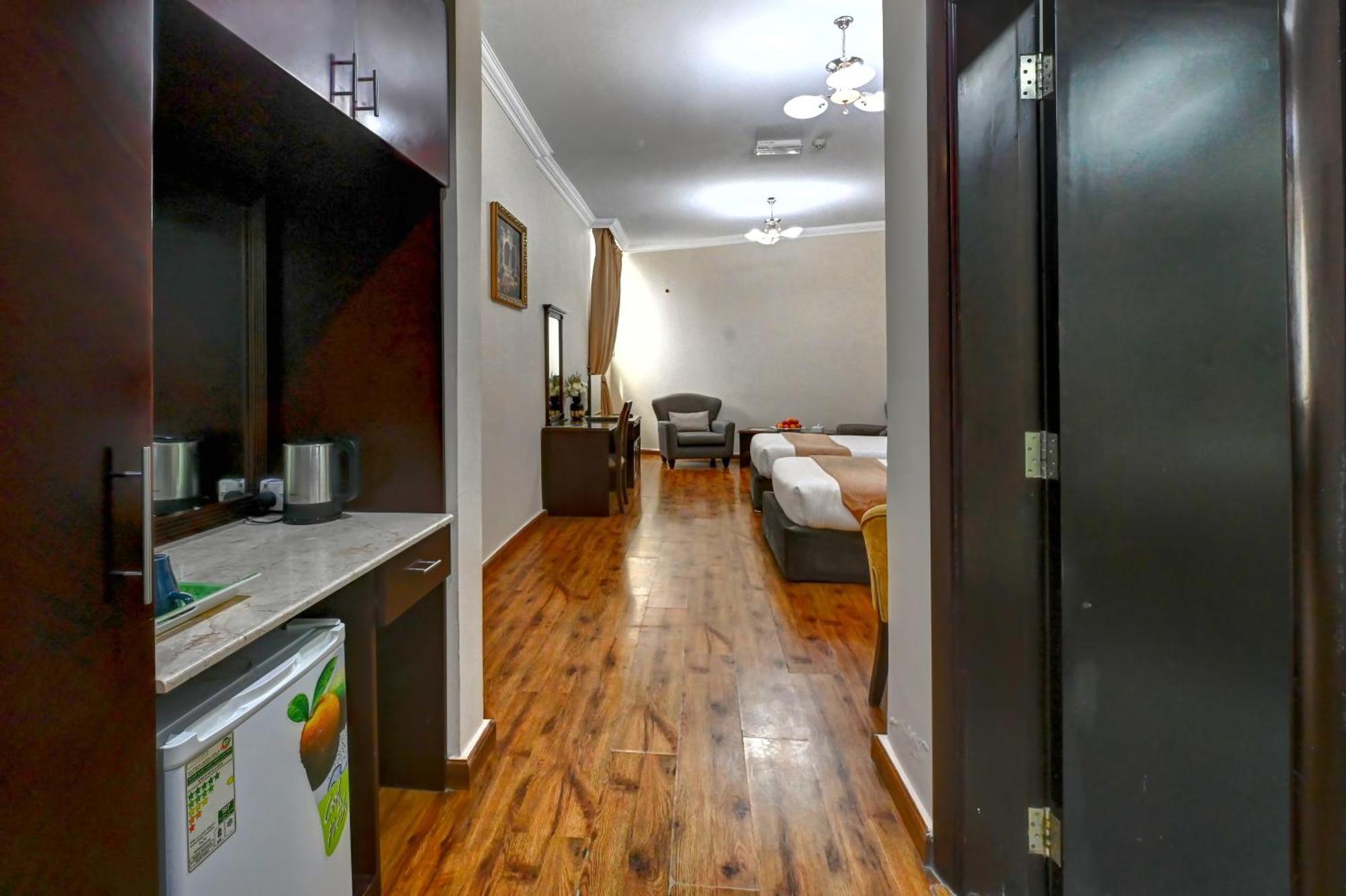 שארג'ה Al Bustan Hotel מראה חיצוני תמונה