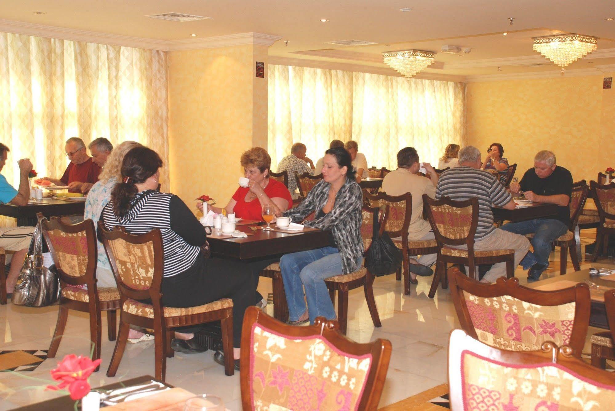 שארג'ה Al Bustan Hotel מראה חיצוני תמונה